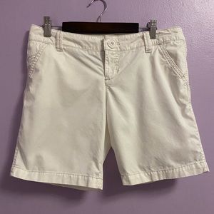 American eagle white Bermuda shorts